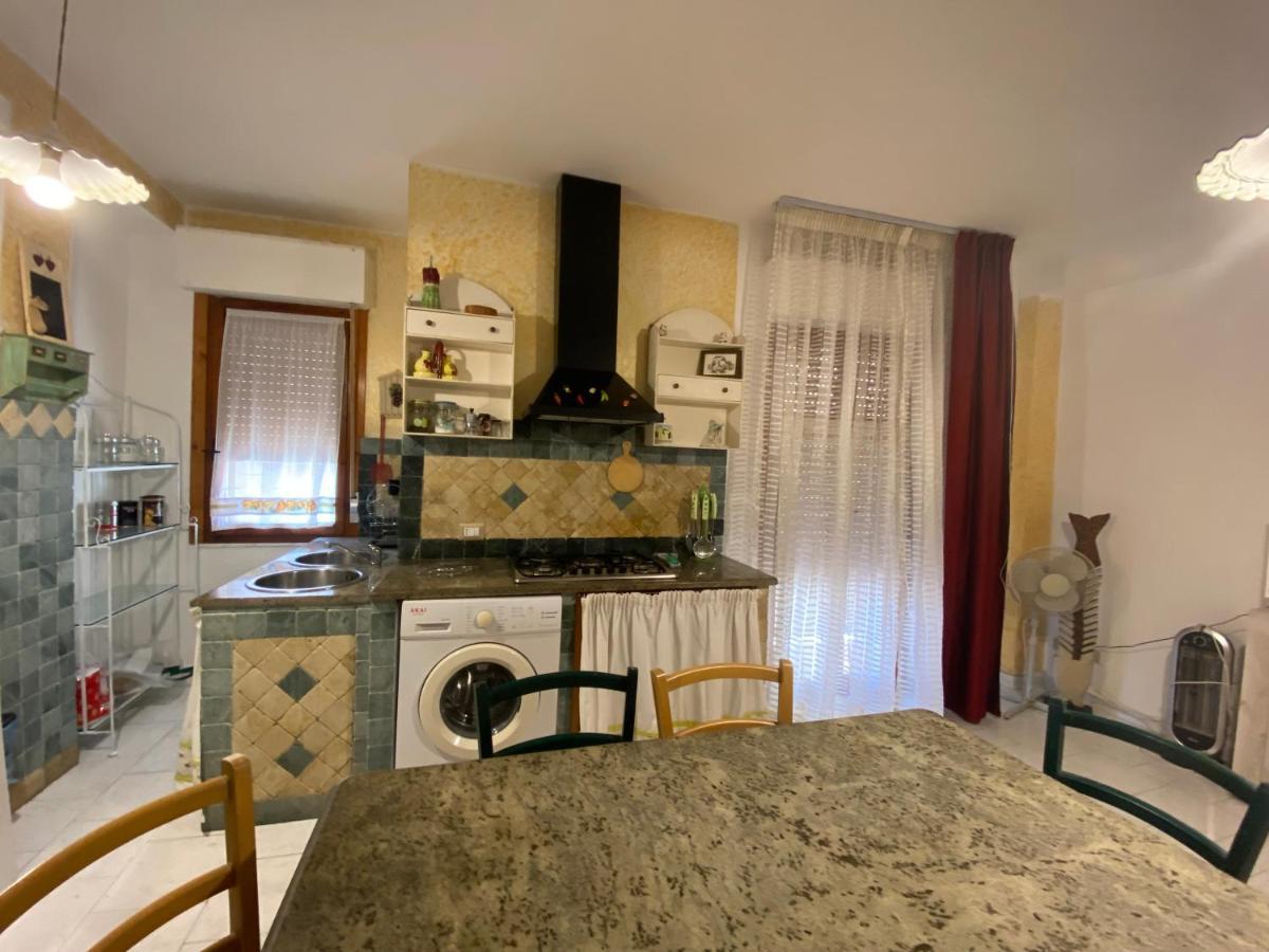 A Casa Di Glo' Appartement Porto Torres Buitenkant foto